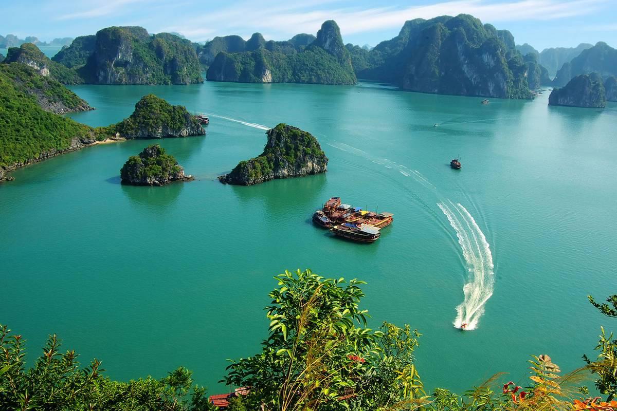 Dragon Pearl Cruise & Seaplane Tour In Halong Bay 3 Days