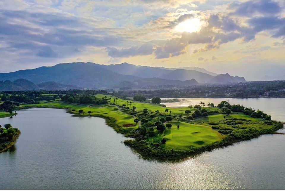 Sky Lake Resort & Golf Club - Vietnam Top Golf Course